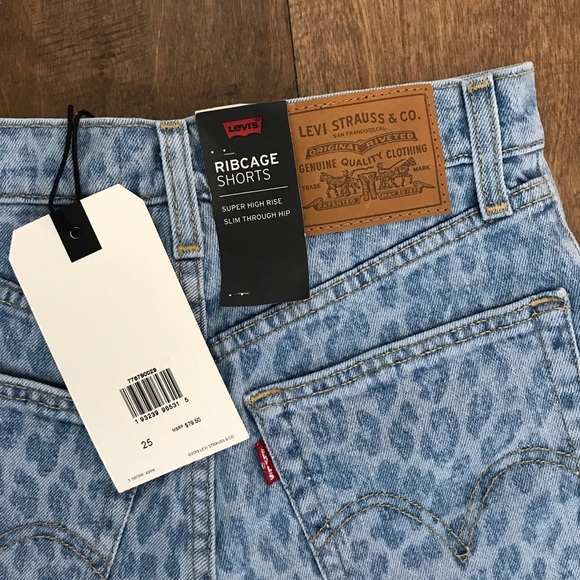 Levi’s Ribcage Shorts - Limited Ed. Leopard - Picture 2 of 6